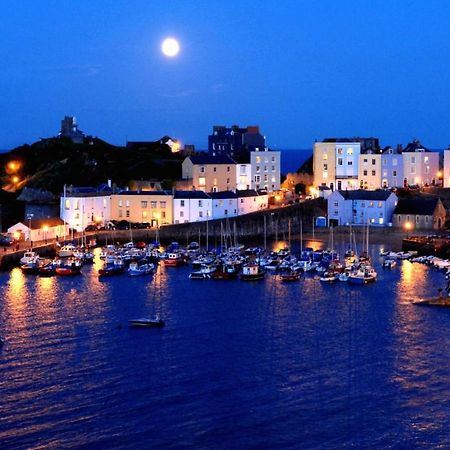 Stylish Tenby Apartment, Great Location, Parking Екстер'єр фото