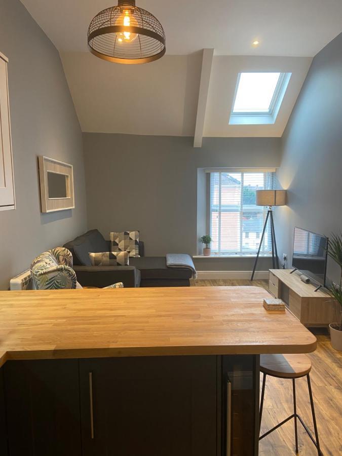 Stylish Tenby Apartment, Great Location, Parking Екстер'єр фото