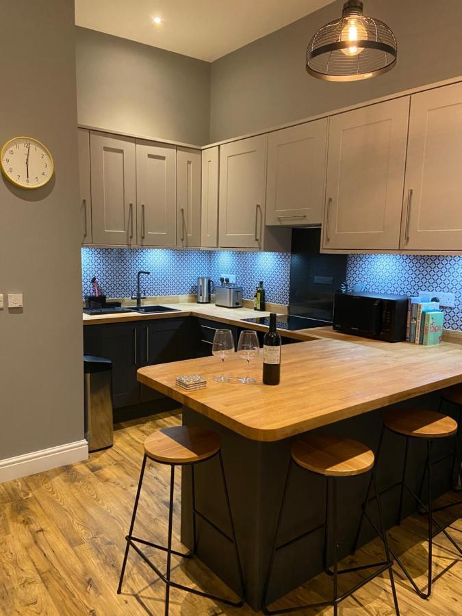 Stylish Tenby Apartment, Great Location, Parking Екстер'єр фото
