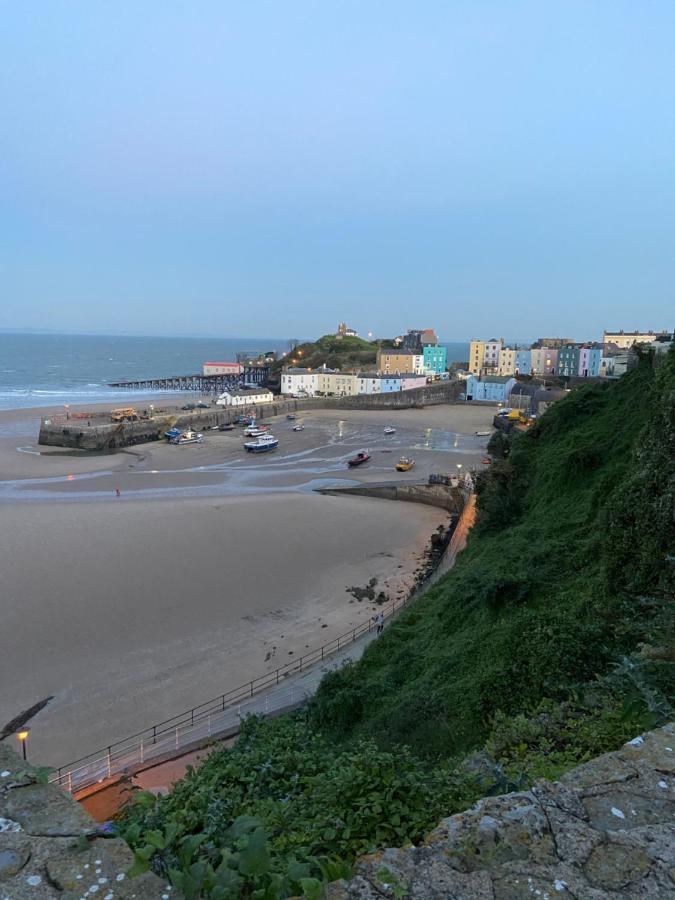 Stylish Tenby Apartment, Great Location, Parking Екстер'єр фото
